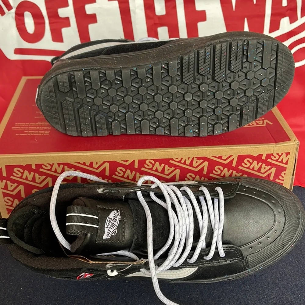 Vans WMNS Sk8-HI Mte-2
Glitter Black Glitter
VNOA5HZZUNM
Boots - sneakers - Picture 6 of 16
